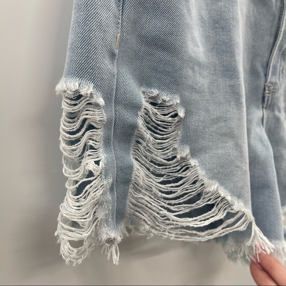 NWT Indigo Rein Distressed Super High Rise Shorts Light Wash Size 7/27 - Picture 2 of 8